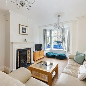  Holiday home Mulberry House
